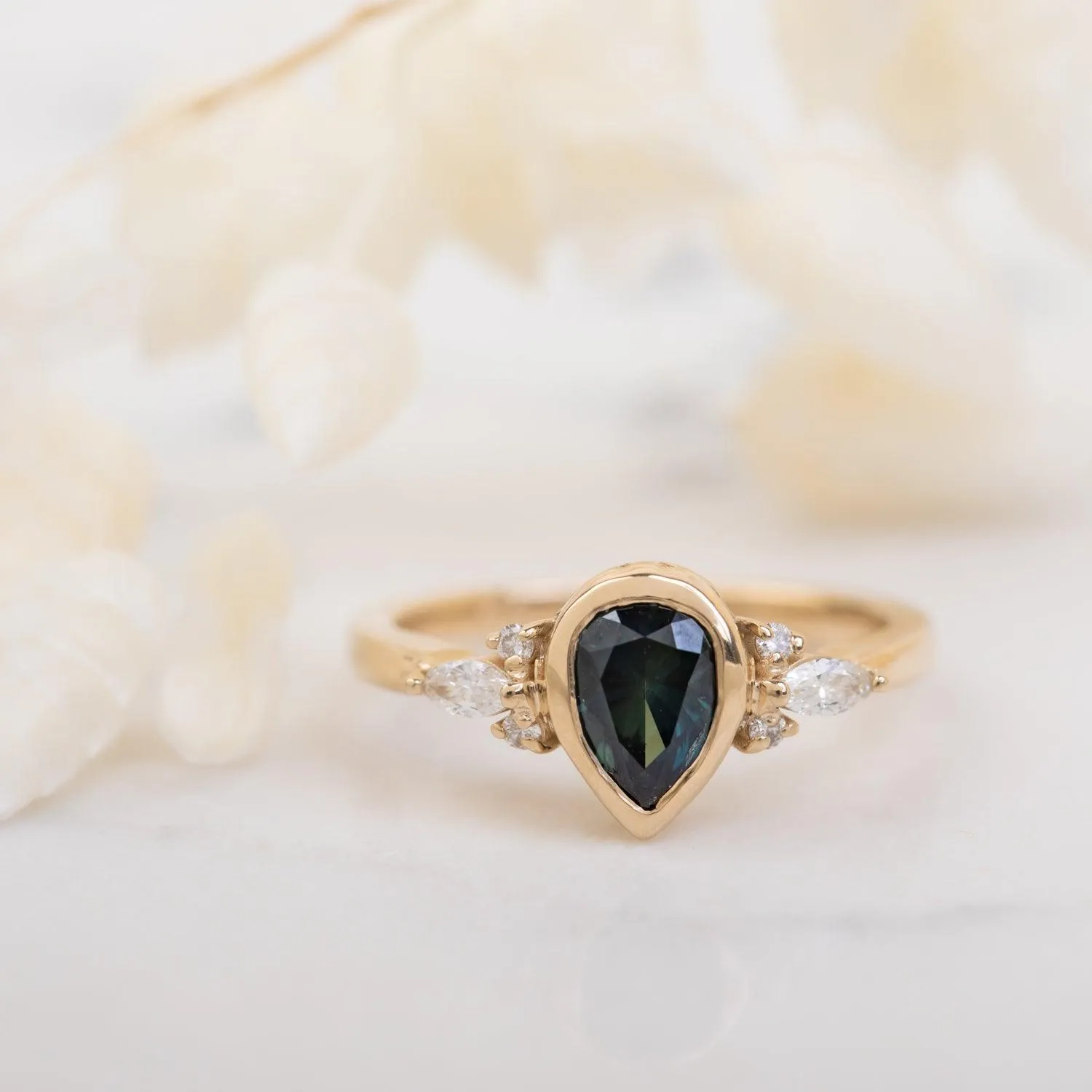 Evelyn - Sapphire Ring