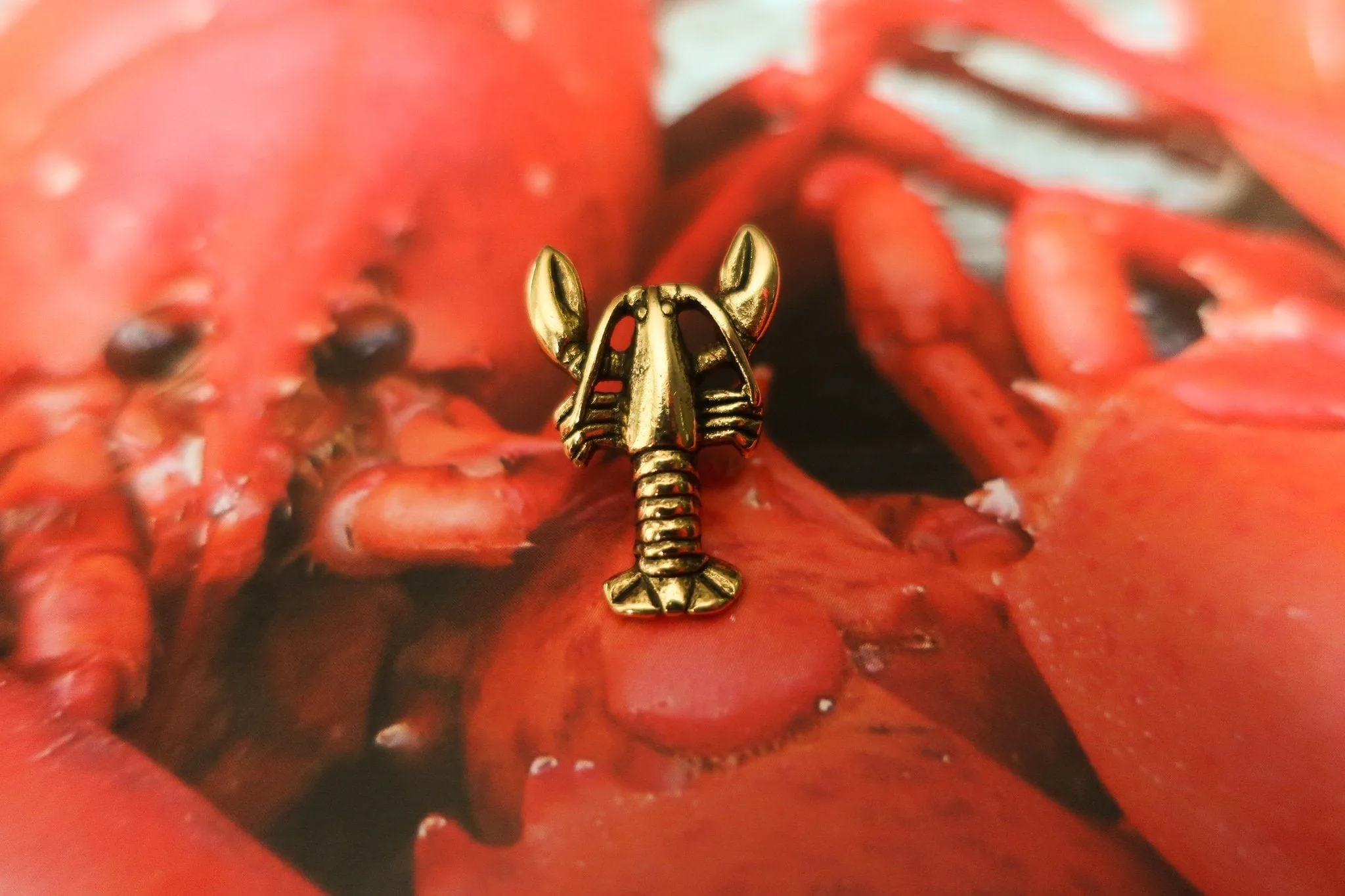 Lobster Gold Lapel Pin