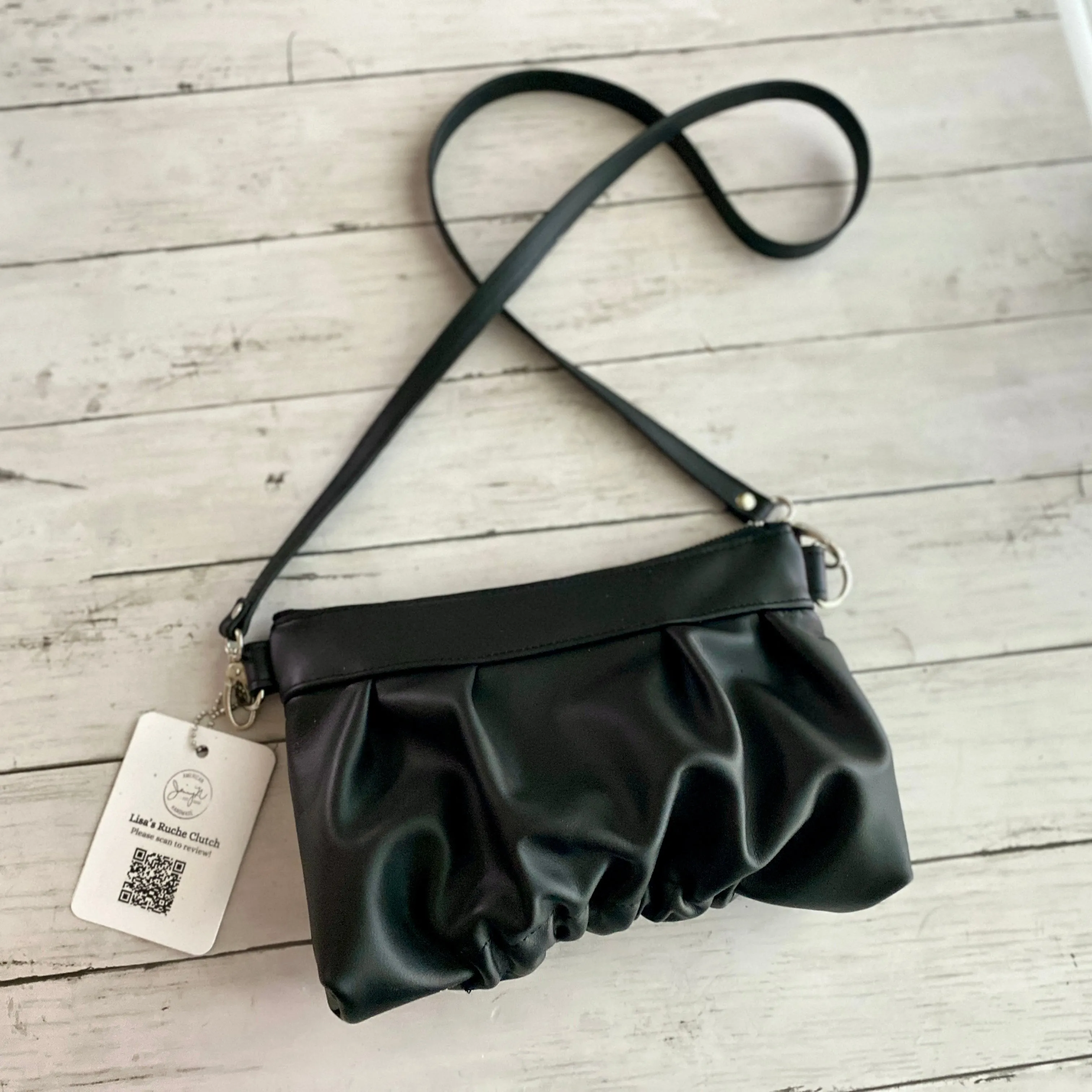 Ruche Clutch in Black Smooth