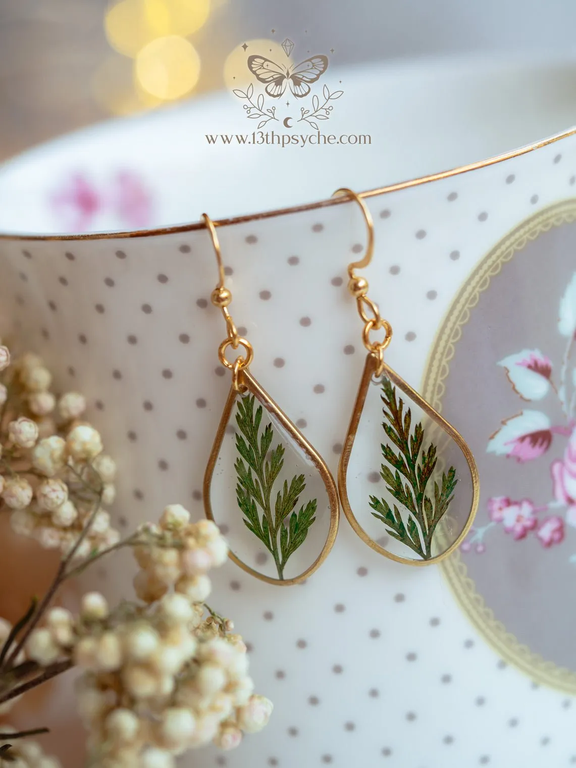 Teardrop shape earrings with Real fern leaves