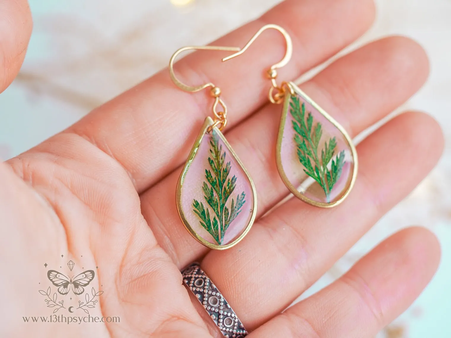 Teardrop shape earrings with Real fern leaves