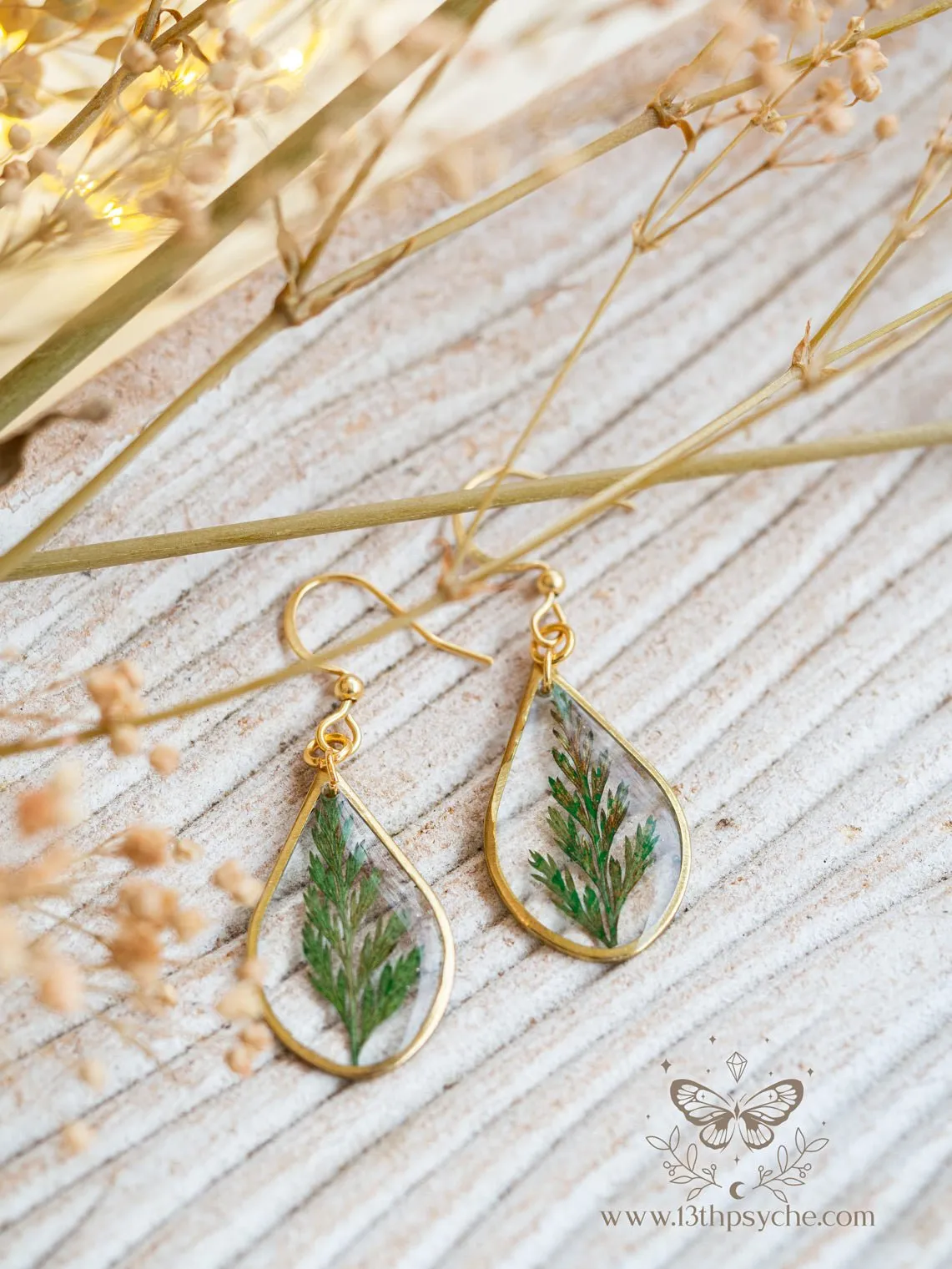 Teardrop shape earrings with Real fern leaves
