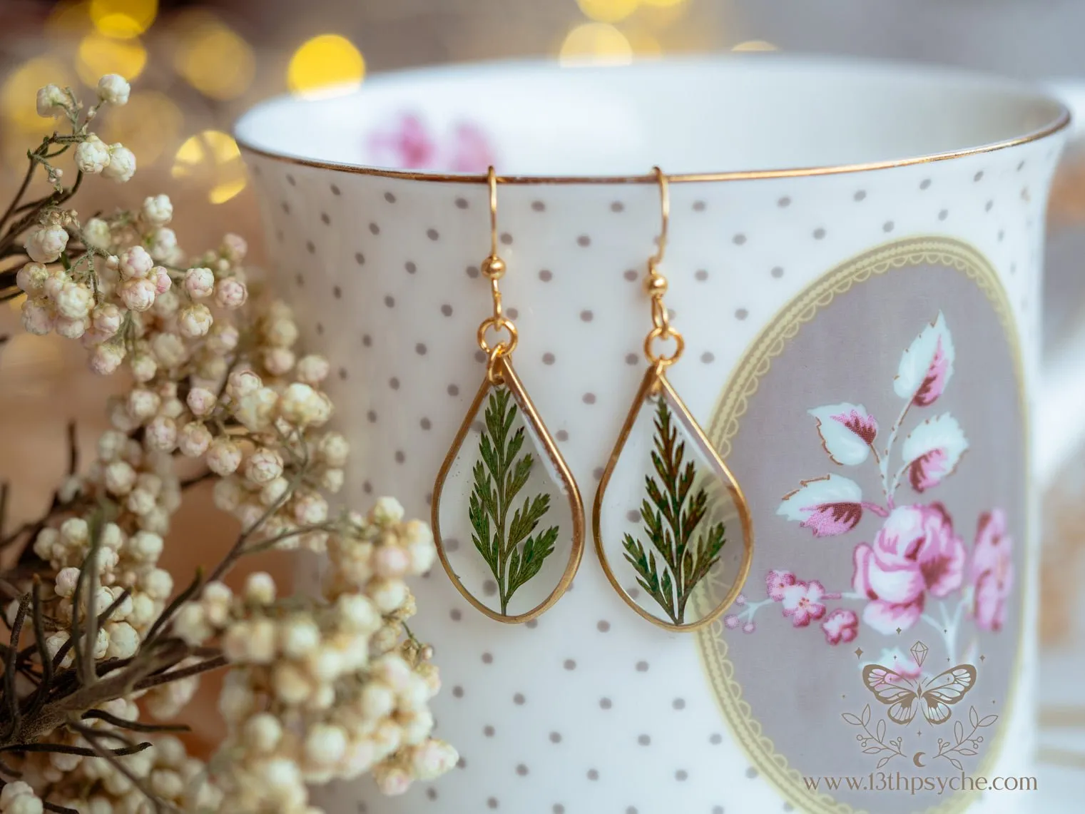 Teardrop shape earrings with Real fern leaves