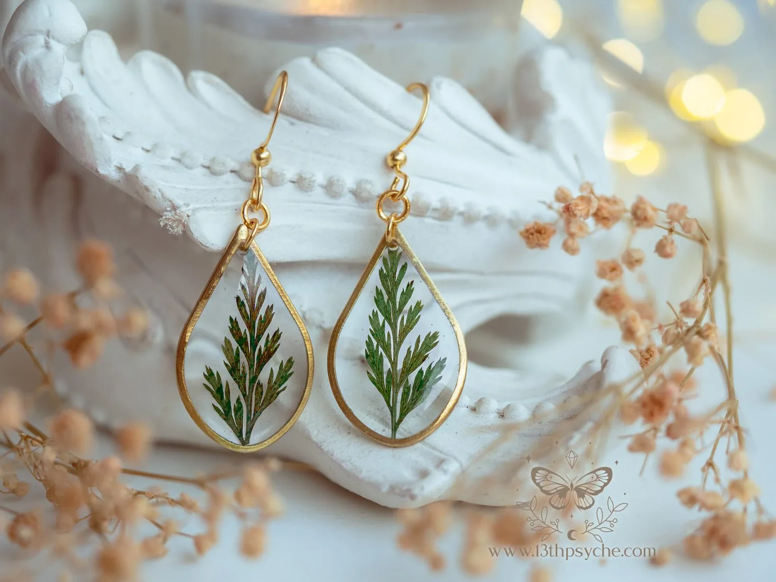 Teardrop shape earrings with Real fern leaves