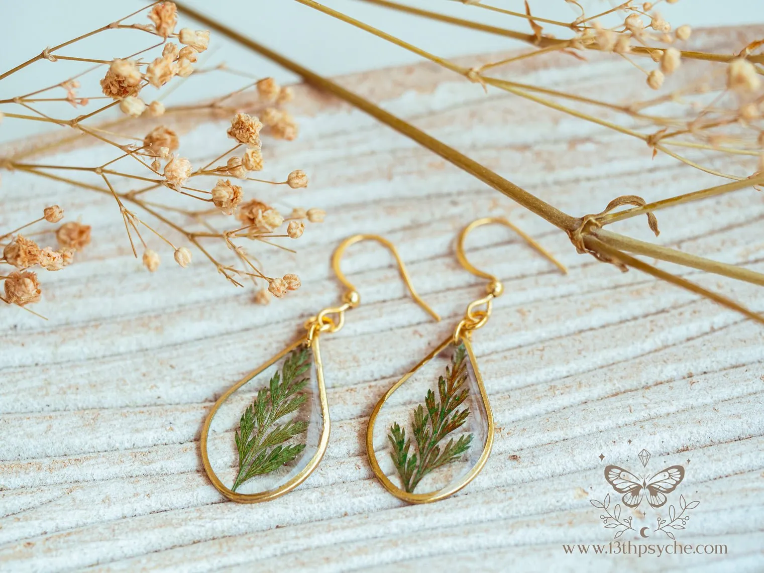 Teardrop shape earrings with Real fern leaves