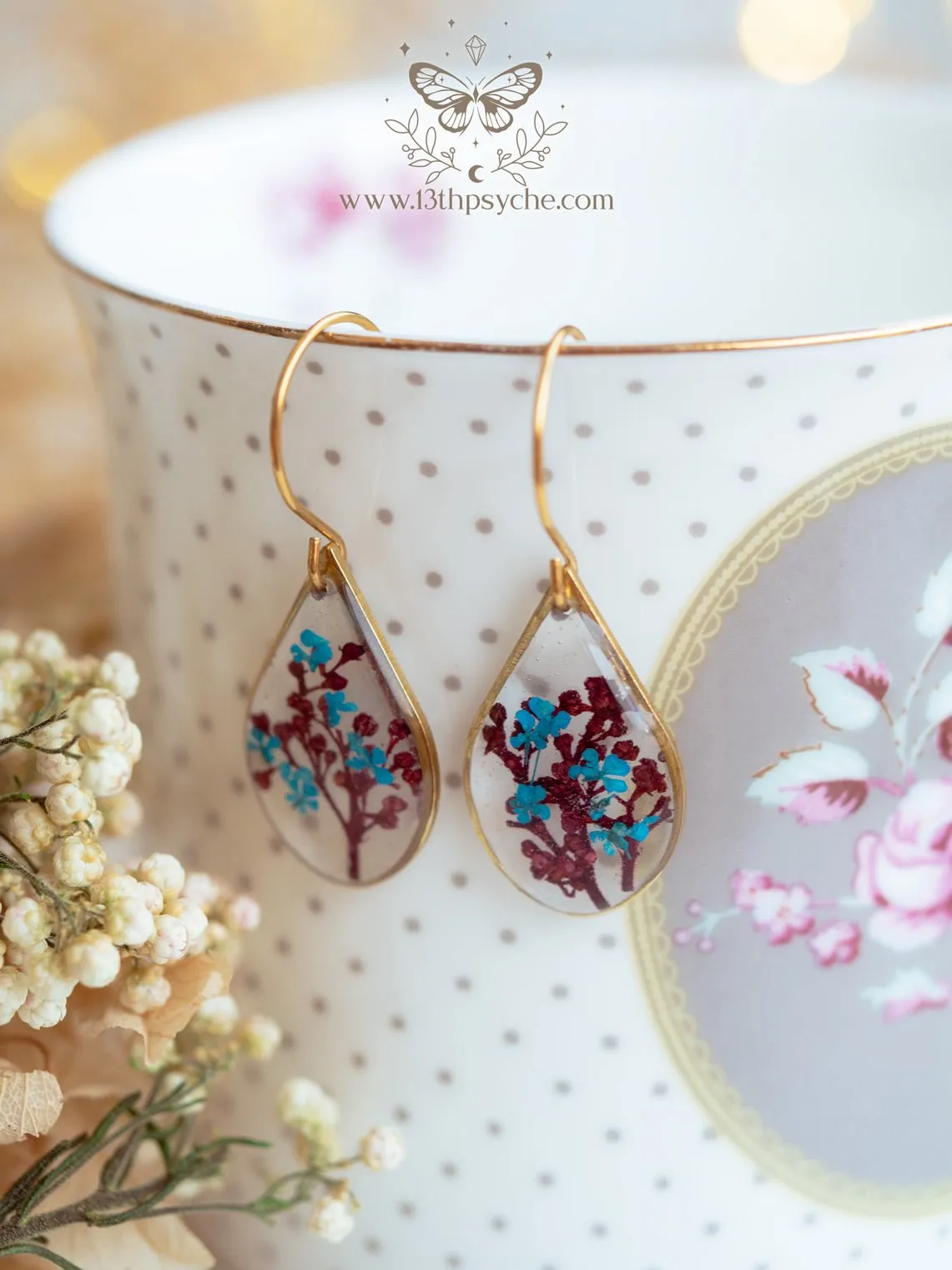 Teardrop shape earrings with Real pressed red and blue flowers