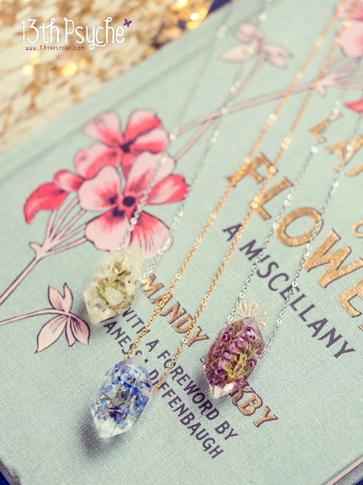 White flowers crystal point pendant necklace