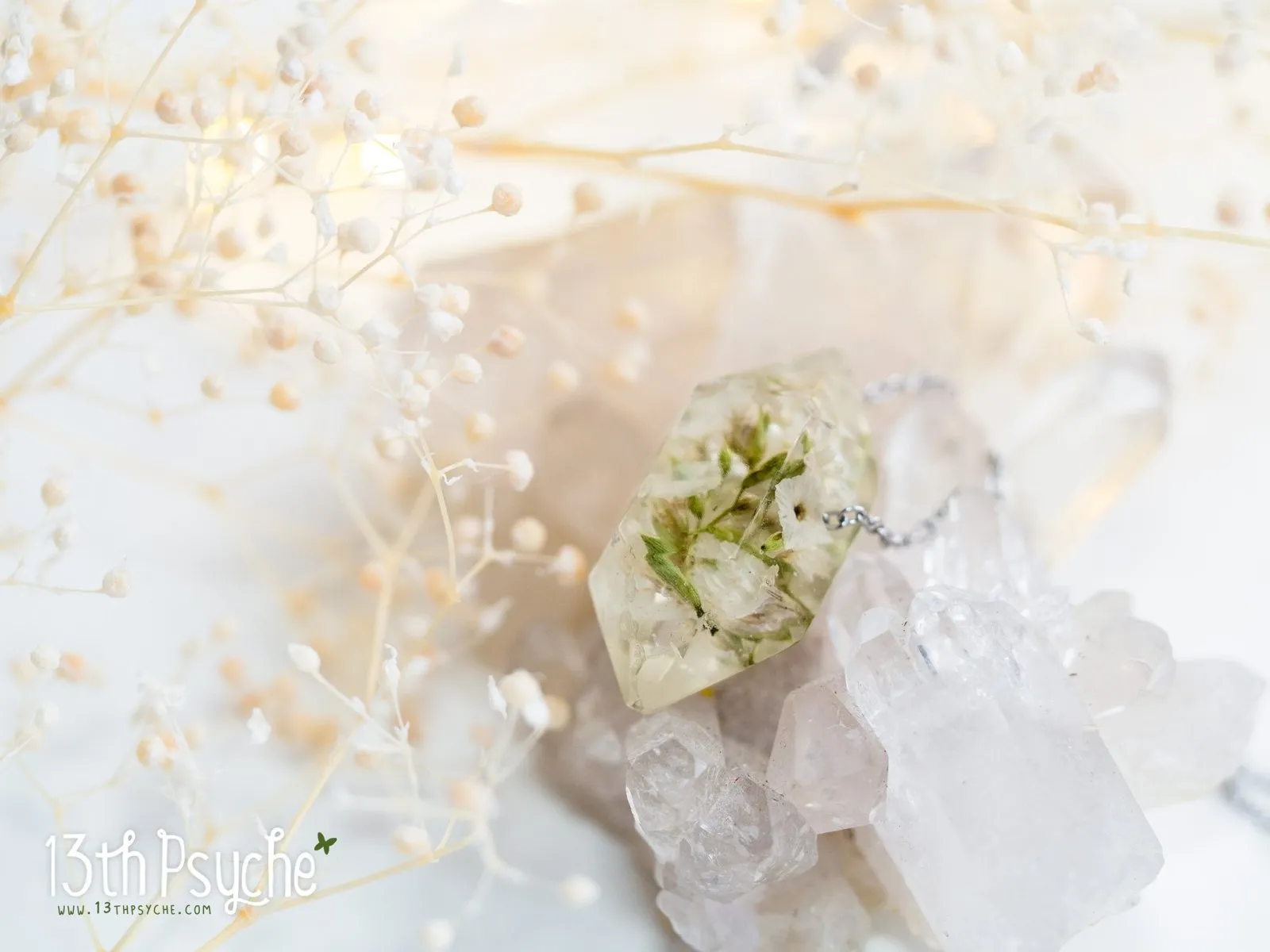 White flowers crystal point pendant necklace