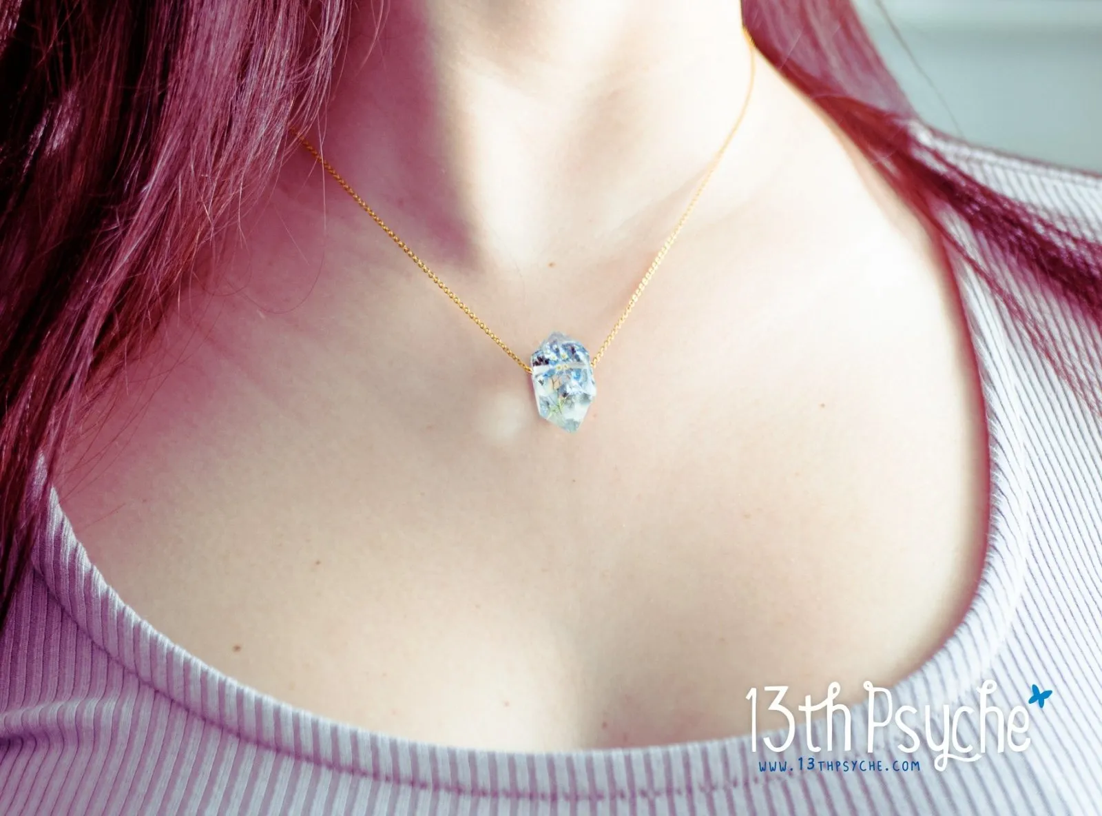 White flowers crystal point pendant necklace