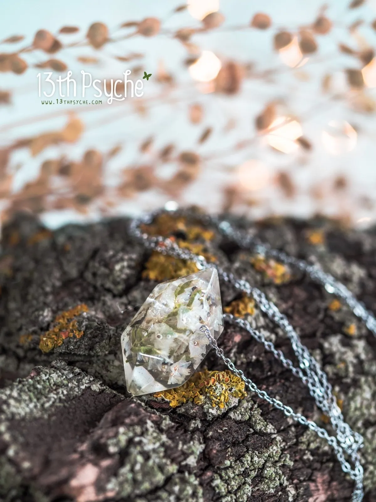 White flowers crystal point pendant necklace